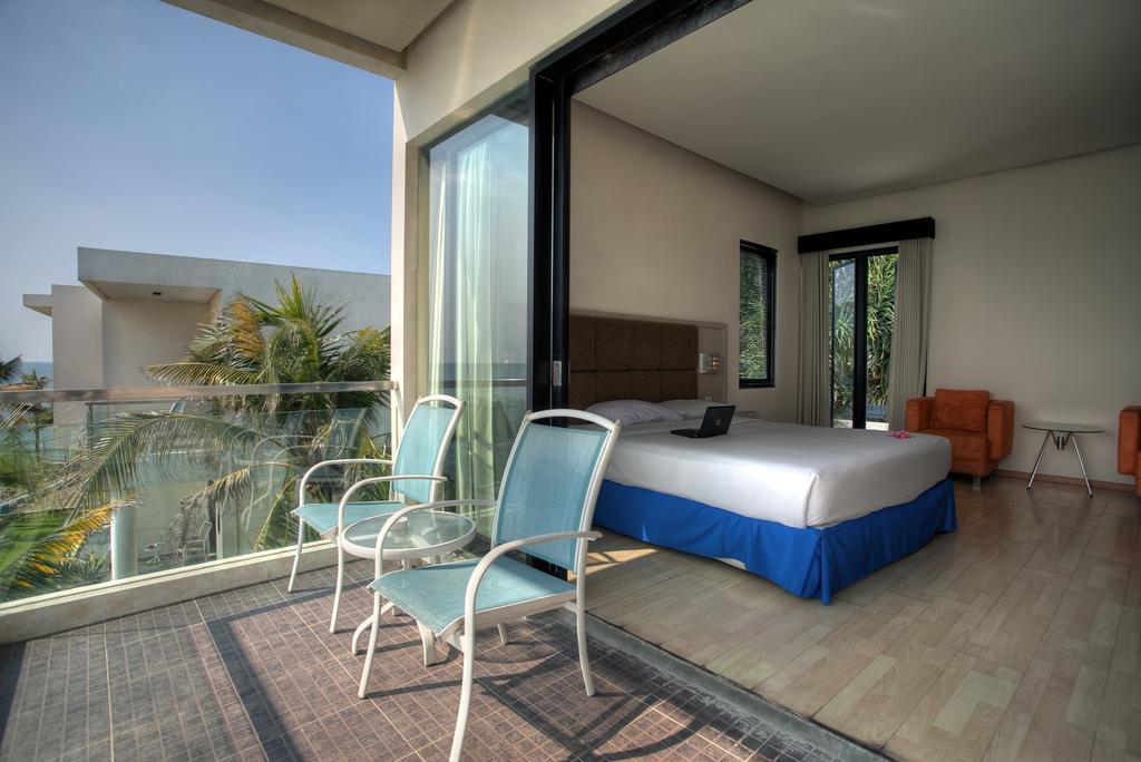 Tanjung Kodok Beach Resort Paciran Zimmer foto